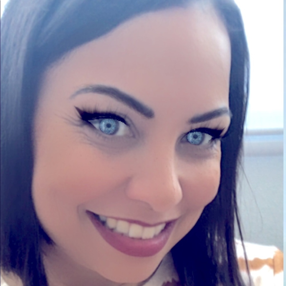 Meet your Posher, Shakira